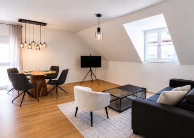 Stilvolle Ferienwohnung in Überlingen am Bodensee. Die C8 Suite verbindet modernes Design, hochwertige Ausstattung und eine zentrale Lage nahe der Altstadt und Seepromenade.