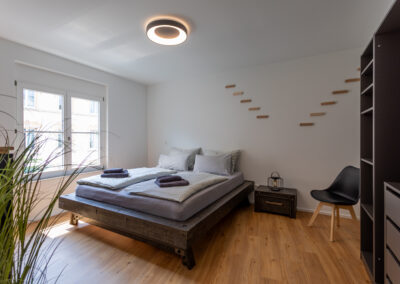 C8 Loft in Überlingen: stilvolle Ferienwohnung in der Altstadt mit hochwertiger Ausstattung, Parkplatz und kurzen Wegen zum Bodensee.