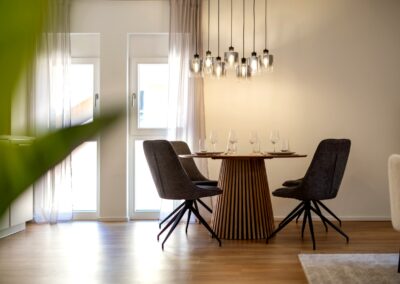 Stilvolle Ferienwohnung in Überlingen am Bodensee. Die C8 Suite verbindet modernes Design, hochwertige Ausstattung und eine zentrale Lage nahe der Altstadt und Seepromenade.