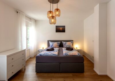 Stilvolle Ferienwohnung in Überlingen am Bodensee. Die C8 Suite verbindet modernes Design, hochwertige Ausstattung und eine zentrale Lage nahe der Altstadt und Seepromenade.